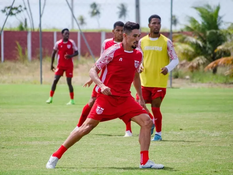 Juninho Valoura deve trocar a cor vermelha pela azul, pois está prestes a fechar contrato com o CSA