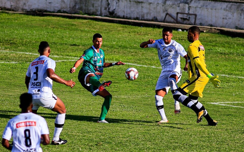 Alvinegro está na 5ª posição na tabela de classificação, mas precisa vencer para entrar no grupo de classificados; já o Hulk tenta se distanciar da zona de rebaixamento
