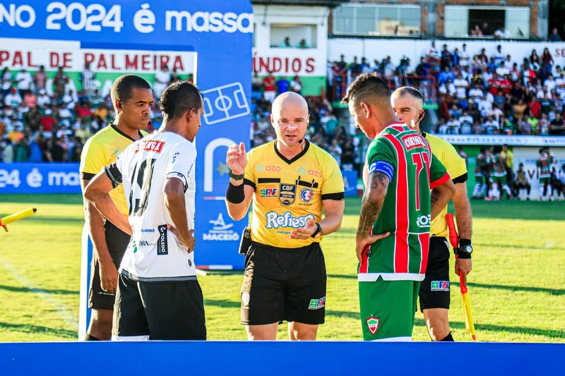 Confusão envolvendo o árbitro Denis Serafim se deu no jogo entre CSE e ASA, pelo Campeonato Alagoano