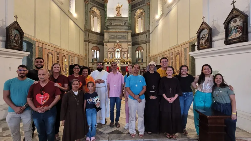 Religiosos, vocacionados e agentes de Pastoral da Arquidiocese se fizeram presentes ao encontro, para rezar pelas vocações