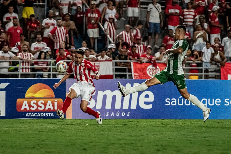 Matheus Ribeiro poderá ser o escolhido pelo técnico Daniel Paulista para atuar pelo lado direito