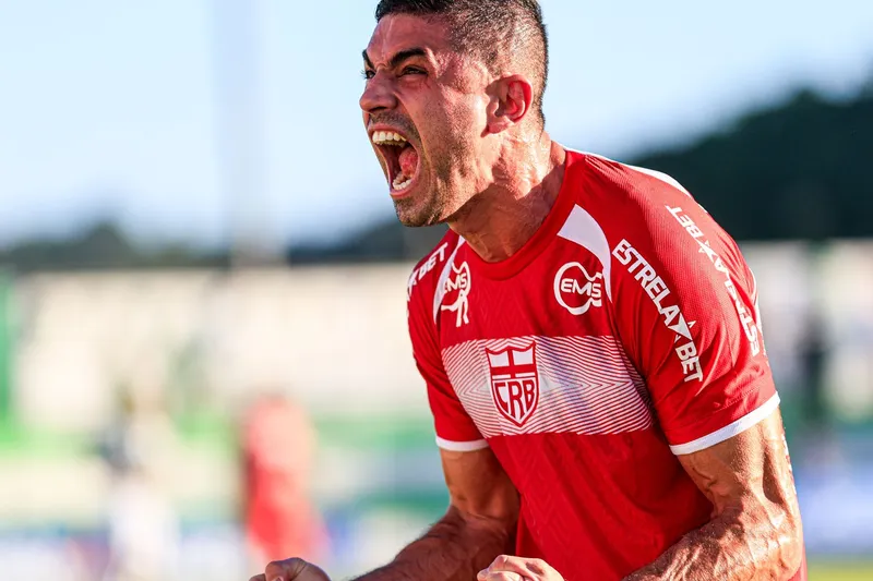 Gegê não atuou no jogo contra o Amazonas, sábado, mas estará de volta na quinta, contra o Ceará