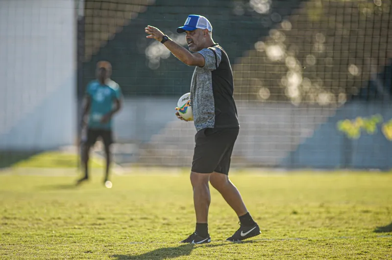 Cristian de Souza, em mais um treino do CSA, de olho no Murici