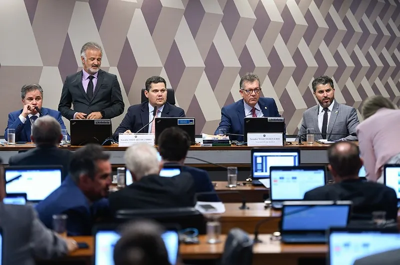 Imagem ilustrativa da imagem Comissão do Senado aprova PEC que torna crime porte e posse de drogas