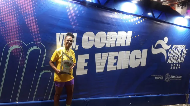Na corrida Cidade de Aracaju, Carminha chegou em primeiro lugar, na categoria de 65 a 69 anos