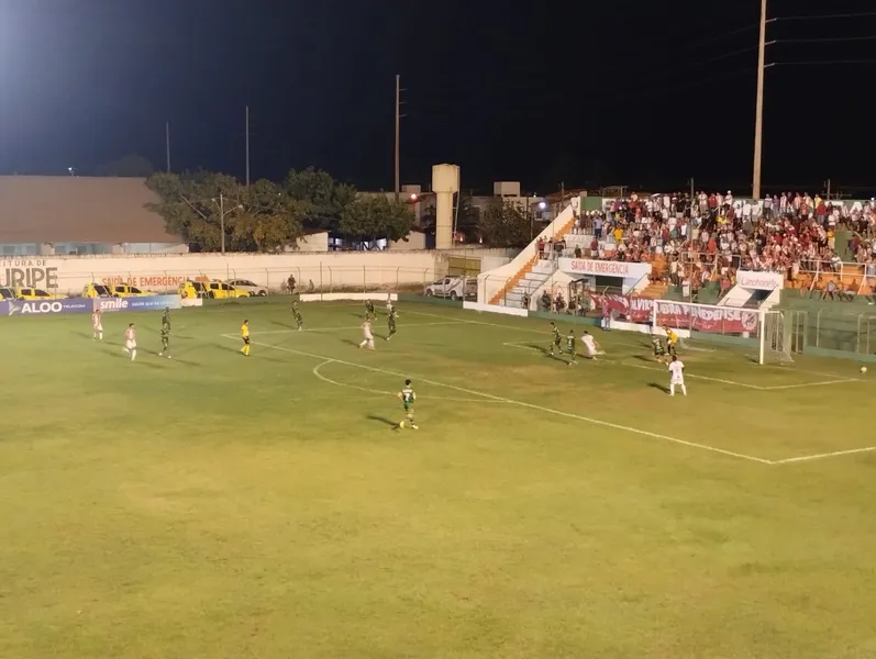 Hulk e Alvirrubro criaram poucas chances na igualdade por 0x0