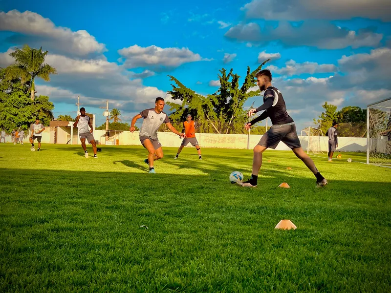 Jogadores do Alvinegro em mais um treino de preparação visando ao jogo da final, contra o CRB, no próximo dia 30