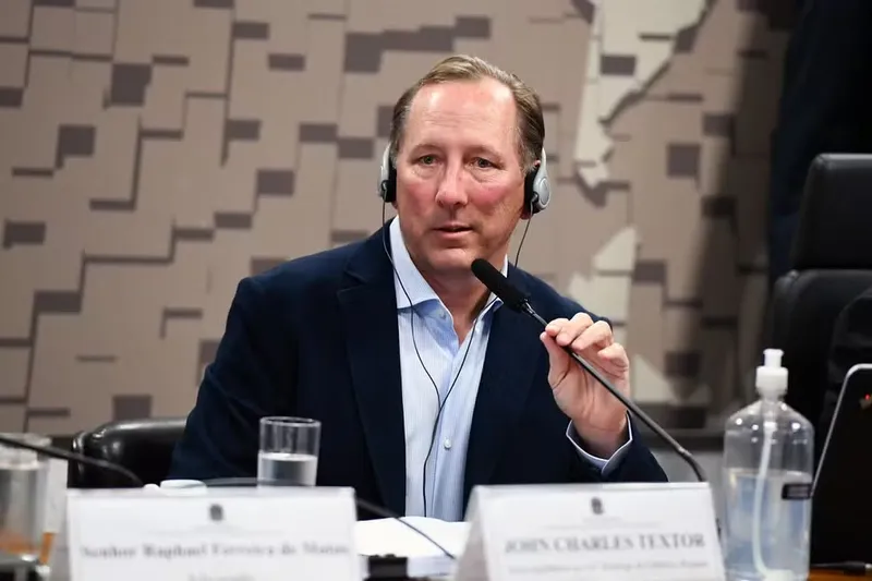 Dono da SAF Botafogo, John Textor, durante participação na CPI que apura supostas manipulações no futebol