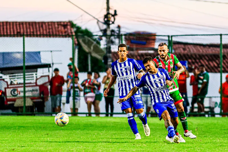 No primeiro duelo, os azulinos conseguiram uma vitória relativamente tranquila, por 2 a 0, em Palmeira