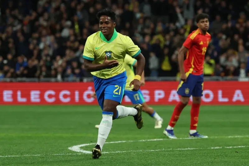 Endrick comemora um dos gols do Brasil, no empate com a Espanha, por 3 a 3, nessa terça-feira