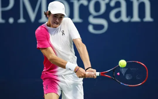 João é o tenista juvenil mais bem colocado no ranking mundial