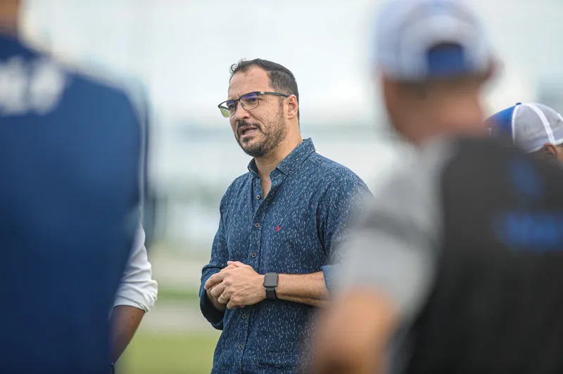 Luciano Lessa iniciou seus trabalhos na gerência de futebol do Azulão, na última terça-feira (23), e agora está trabalhando para fazer o elo entre a diretoria e o Departamento de Futebol