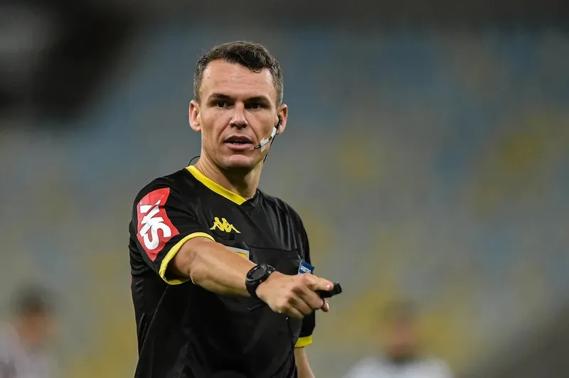 Árbitro Paulo César Zanovelli da Silva (Fifa), de Minas Gerais, apitará a grande final do Alagoano