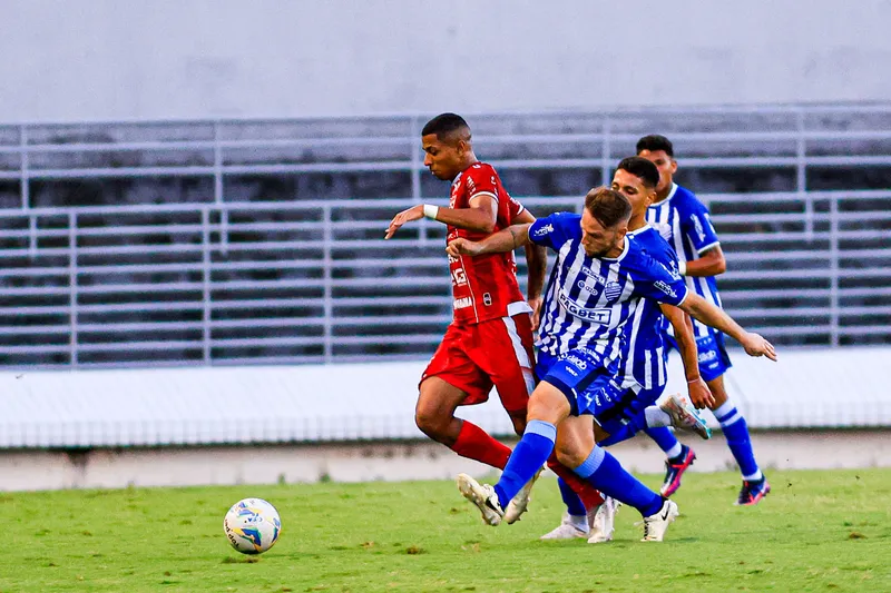 CSA volta ao Rei Pelé, neste domingo (28), em duelo pela Série C
Lance do jogo entre CSA e Penedense, partida válida pela 1º Final da Copa Alagoas, de 2024 realizada no Estádio Rei Pelé, em Maceió. Alagoas - Brasil.
Foto: @Ailton Cruz