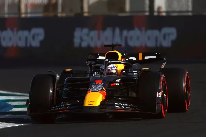 A pole position ficou com Max Verstappen, com o tempo de 1min27s472 durante o Q3