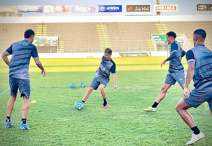 Alvinegro terá semana livre e em terras arapiraquenses e vai aproveitar para treinar de olho no jogo de sábado (1º)