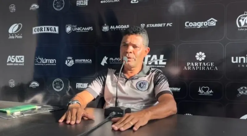 Gerente de futebol, Erivaldo Domicio em entrevista coletiva