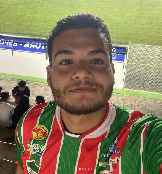 Lauro Guedes no Estádio Juca Sampaio, em Palmeira dos Índios-AL, vestindo a camisa do CSE