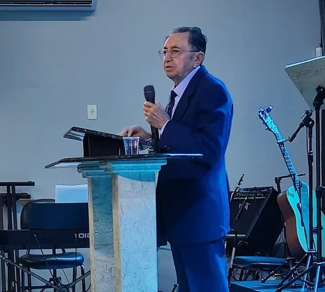 Na ministração da Palavra durante o culto, o pastor Israel Pimentel enfatizou a fidelidade de Deus em meio ao caos
