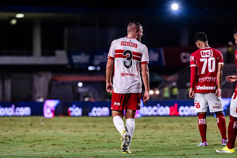 Saimon faz parte da defesa do CRB, que tem dado bons resultados ao time nesta temporada