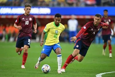 Brasil pressiona e cria mais oportunidades durante os 90 minutos, mas não conseguiu superar forte retranca da seleção costarriquenha nos Estados Unidos; Canarinha agora encarar o Paraguai, dia 28