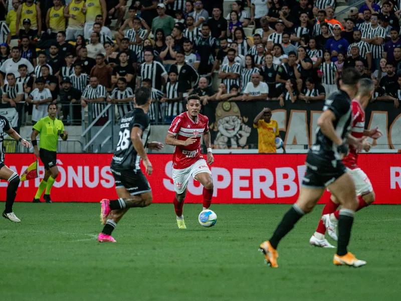Lateral-esquerdo Willian Formiga lesionou a coxa esquerda, no primeiro tempo da partida contra o Ceará, no dia 23 deste mês
