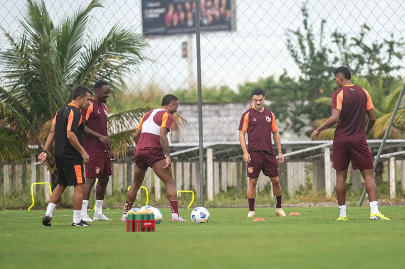 Jogadores do CRB treinaram nessa segunda, de manhã e à tarde, e voltam aos trabalhos nesta terça