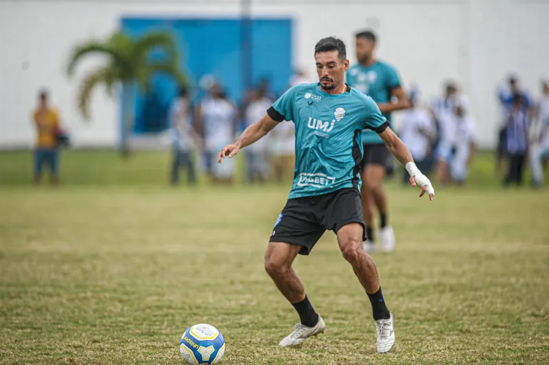 Juninho Valoura não vinha rendendo bem no Azulão e está entre os dispensados pela diretoria