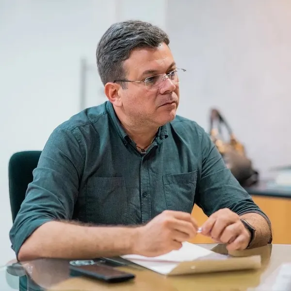 Max se defendeu, dizendo que não pagou mensalidades de sócio porque o aplicativo do pagamento foi bloqueado, à época