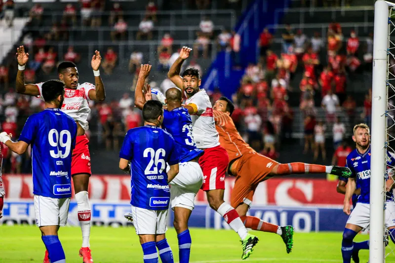 CRB e Avaí vêm de vitória e querem embalar para encostar na parte superior da tabela da Série B