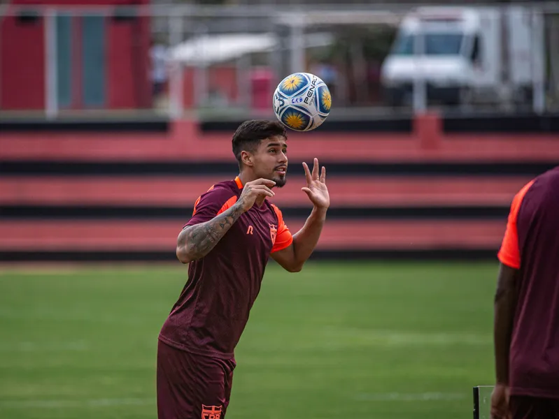Volante Rômulo saiu de campo aos 13 minutos do segundo tempo do jogo contra a Ponte Preta, nesse domingo (2)