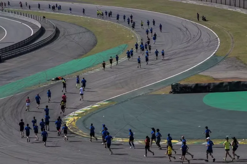 A prova disponibilizou percursos de 5 km, 10 km e 21 km ao longo do traçado da pista de Interlagos, em homenagem a Senna