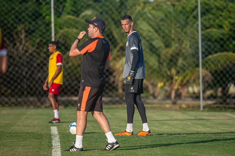 Técnico Daniel Paulista ainda não falou sobre o time do CRB que ele vai escalar contra o Guarani