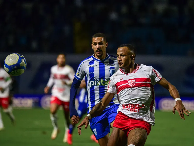 Galo enfrentou o Leão nessa terça-feira (14), na Ressacada, e saiu de campo amargando a derrota