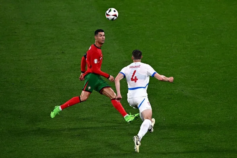 Liderado por Cristiano Ronaldo, Portugal venceu por 2 a 1