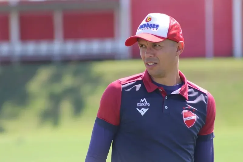 Apresentação oficial do novo treinador do CSA, Higo Magalhães, será apenas na quinta-feira (23)