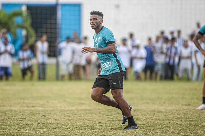 Com lesão na coxa, volante Jean Cléber, do CSA, poderá ficar sem jogar por cerca de um mês