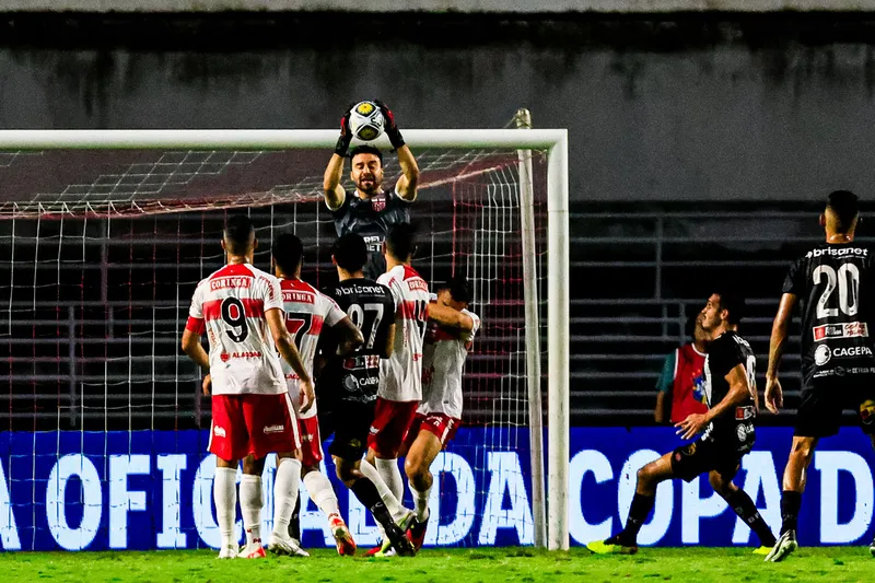 Goleiro Matheus Albino vem fazendo a diferença no time, nas últimas partidas disputadas pelo Galo