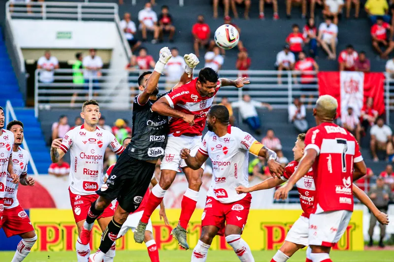 CRB vem de derrota na rodada passada e nesta sexta (17) recebe o Vila Nova, no Rei Pelé, às 19h