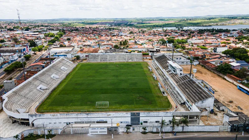 Coaracy da Mata Fonseca, em Arapiraca, foi um dos estádios onde Lauro Guedes esteve, em Alagoas
