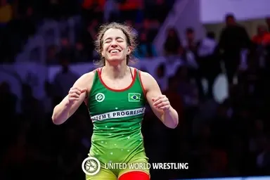 Lutadora Giullia Penalber comemora vaga olímpica na Turquia