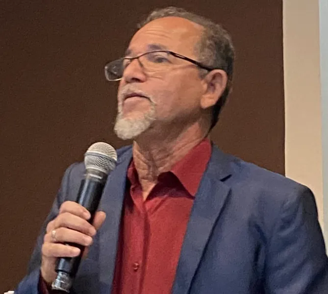 Pastor Alberto agradeceu a todos que ajudaram a construir a igreja