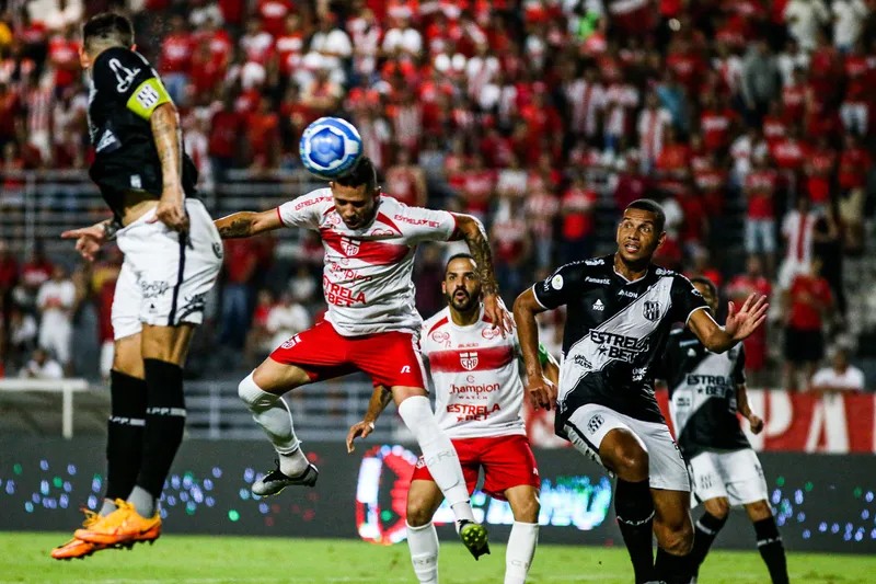 CRB e Ponte Preta voltam a se enfrentar neste domingo, pela Série B do Brasileiro, em São Paulo
