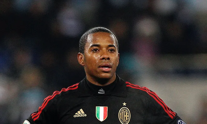 Ex-jogador Robinho e o amigo foram condenados na Itália em todas as instâncias possíveis