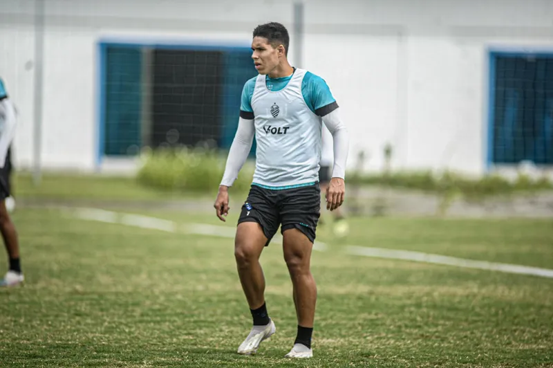 Calebe Costa já iniciou os treinamentos com o elenco azulino
