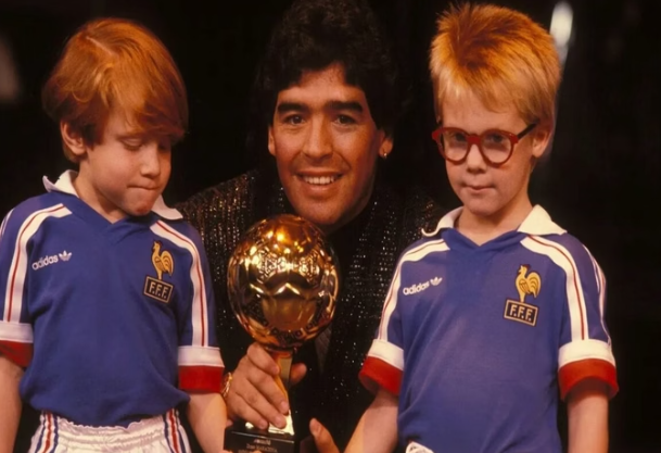 Herdeiros de Maradona tentam impedir leilão da Bola de Ouro de 1986