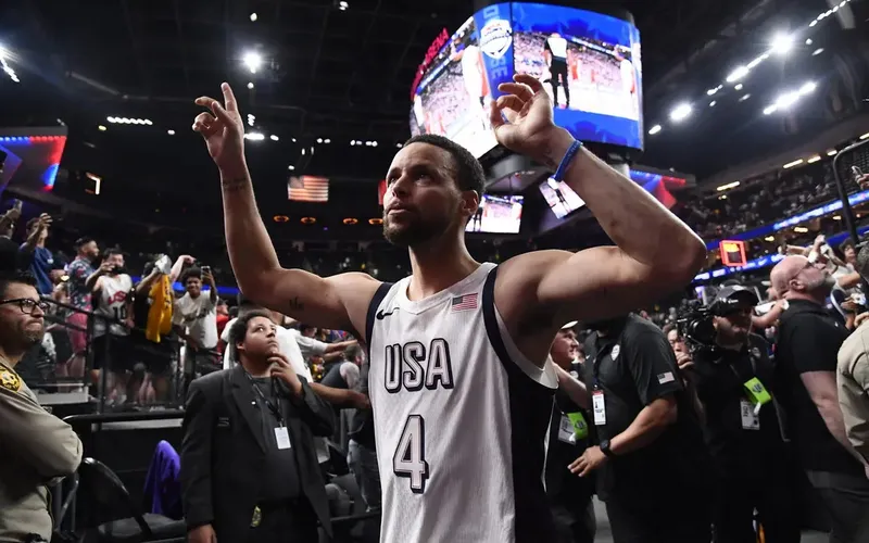 Curry marcou 24 pontos na partida
