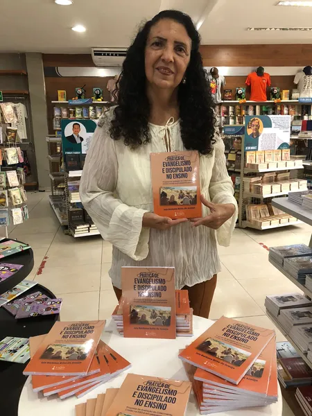 Educadora cristã Izia Brito, do Recife-PE, vai lançar seu livro em Maceió