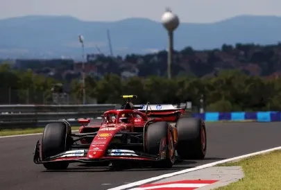 No primeiro treino livre, Carlos Sainz conseguiu a melhor volta