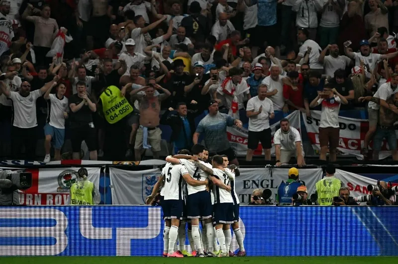 Nessa quarta (10), a seleção inglesa venceu de virada a Holanda, por 2 a 1, no Signal Iduna Park